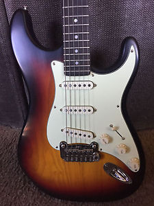 G&L LEGACY MID 2000 USA 3-COLOR SUNBURST SATIN FINISH