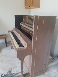B Shoninger antique Piano