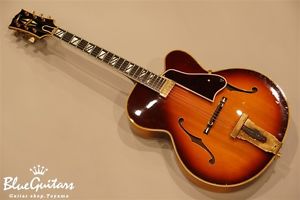 Gibson 1968 manufactured by Johnny Smith Used  w/ Hard case