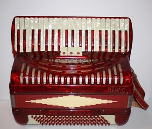 Titano Standard 120 Bass Red Accordion 5698 Italy in original Case! NICE
