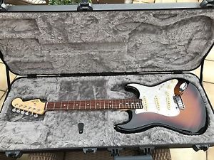 Neuwertige Fender American Elite Stratocaster USA RW 3TS mit Custom Shop PUś