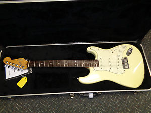 used 1991-1992 Fender American Standard Stratocaster cream electric guitar w/ OH