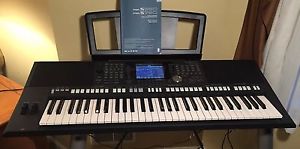 Yamaha PSR-S950 Keyboard Synthesizer EUC  barely used
