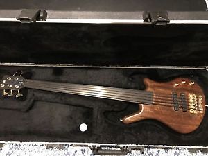 Warwick Fretless German Thumb bolt-on 5 strings UNIQUE ***