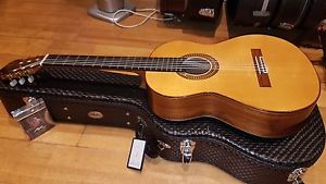 £1269 RRP Manuel Rodriguez e Hijos C Classical Guitar +Matching Deluxe Hard Case
