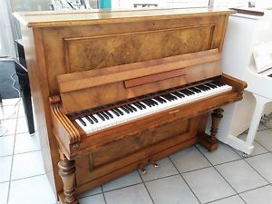 Klavier Sauter, modernes Klavier in historischem Gehäuse, Renner-Mechanik