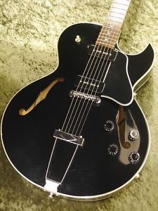 Gibson ES-135 Ebony 1998, Hollow body type electric guitar, y1408