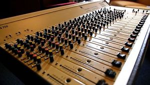 VINTAGE ANT TRS 700 console