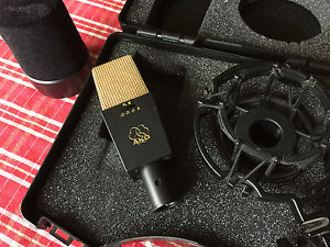 AKG C414 B TLII MICROPHONE w/HOLDER & WIND SCREEN - NICE!