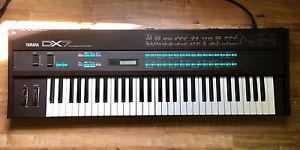 Yamaha DX7 (w/ 5 ROM Cartridges!) Digital FM Synthesizer 1983 + Sustain Pedal