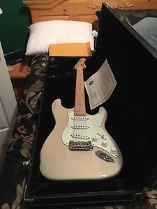 G&L George Fullerton Stratocaster USA w/New G&L HSC  Rare Color - MINT
