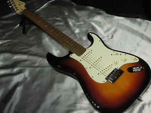 Fender: Electric Guitar American Deluxe Stratocaster 3CS USED