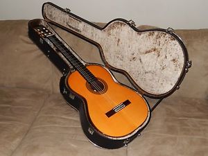 VINTAGE ASTURIAS JOHN MILLS #15 (CUSTOM) CLASSICAL GUITAR IN EXCELLENT CONDITION