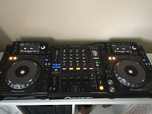 2 Pioneer CDJ-2000 Nexus and DJM-900 Nexus Mixer DJ set
