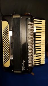 accordion imperial /4/5/single tone chamber gud condition