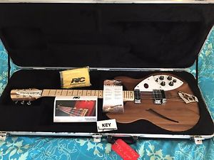Rickenbacker - 2015 330 6-String rare Walnut Electric Guitar