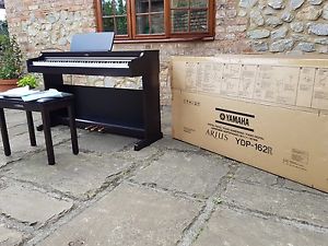 Yamaha Arius YDP 162 R