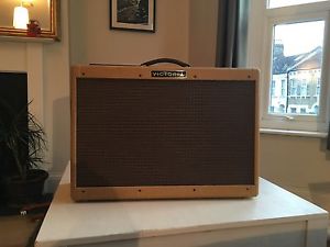 Victoria 80212 Tube Amplifier perfect condition