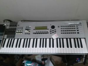 Yamaha Motif 6 Synthesizer 61 key keyboard MUSIC PRODUCTION CENTER  "CLASSIC"