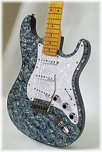DILLION - New pearl  Straty in black pearl.  Only one left