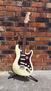 Fender FSR Standard Stratocaster Vintage Cream RW w/ OHSC & Candy! FREE SHIPPING