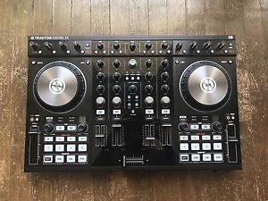 Native Instruments Kontrol S4 MK2 w/ Traktor Pro 2 Software