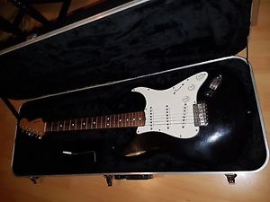 Vintage 1986 FENDER 62's American Vintage Reissue Stratocaster, USA, Case, rare