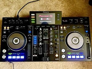 Pioneer XDJ-RX RekordBox DJ System + SOL REPUBLIC 1299-01 Deadmau5 Tracks HD
