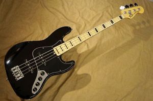 Fender USA American Deluxe Jazz Bass Used  w/ Hard case