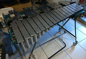 Vibraphon mit 2,5 Oktaven, altes deutsches Instrument der Marke "Röhrophon"