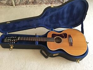 1972 Guild F212 wi orig case excellent condition - vintage 12 string that plays
