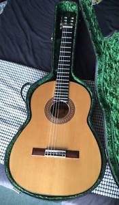 Vintage classical guitar 1972 no: 27 of 80 built by Don Tatem