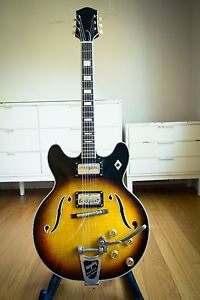 Vintage 1968 Harmony Meteor with Bigsby tremolo! - Double cutaway
