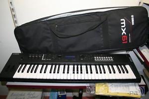 Yamaha MX61 Performance Synthesizer + MX61 Bag Black + Bedienungsanleitung, gebr