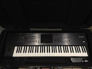 Korg Kronos-73 Keyboard Workstation w/ GATOR Case