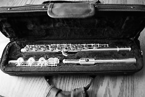 Yamaha YFL-461H Intermediate Flute with case. EXCELLENT condition!
