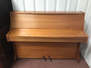 Zender Piano. Excellent Instrument