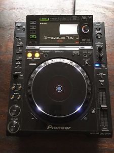 Pioneer CDJ-2000 Pro-grade DJ Muti Player - Works with Rekordbox