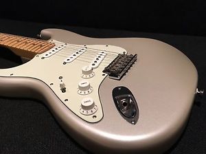 LEFTY Fender USA Stratocaster mint