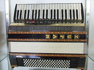 Akkordeon Zupan Alpe IV EA 4 chörig Musettestimmung mit Tonabnehmer