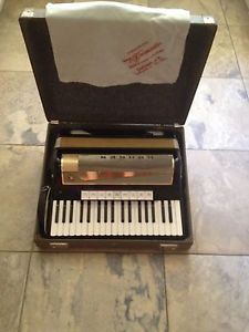 Akkordeon HOHNER Lucia IVP mit original Koffer - sehr gepflegter Zustand!