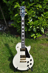 FGN Neo Classic LC 10 Custom E-Gitarre in WEISS neuwertig
