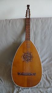 Très jolie guitare luth du début du XXme en parfait état de jeu Nice lute guitar