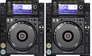 2 PIONEER CDJ-2000NXS NEXUS DIGITAL BLACK DJ TURNTABLE'S
