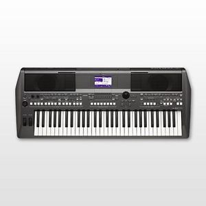 Yamaha PSR-S670 mit Zubehör