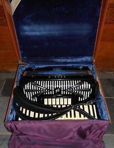 Vintage Sonola Accordion AA7 120 Bass 7 Treble Made in Italy!