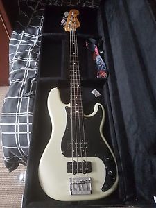 Fender P bass (black top) with hard case