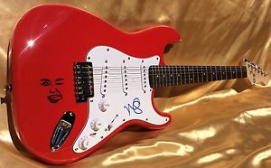Miley Cyrus Signed Autographed Guitar (PSA/DNA Certified)