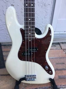 Fender Mark Hoppus Signature Precision Bass (Rare white)