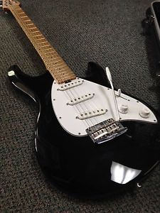 Musicman Silhouette Special Black rare 3 single coil hardshell case vintage trem